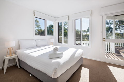 Eagle Heights - Accommodation Burleigh 7