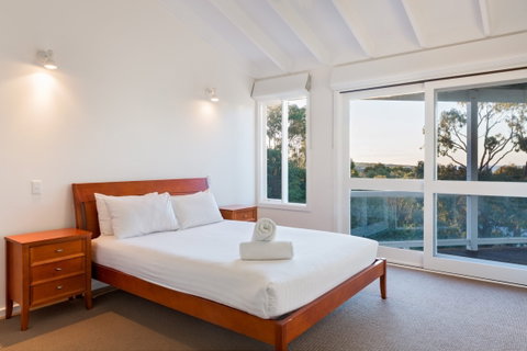 Eagle Heights - Accommodation Burleigh 8