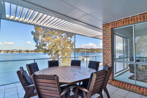 El Lago Jetty - Accommodation Burleigh 7