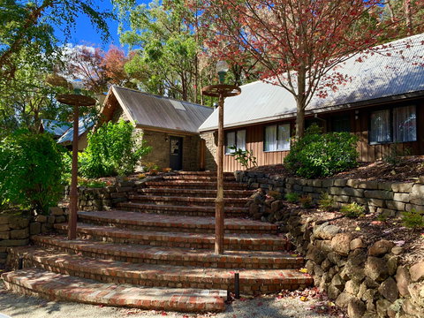Emerald Star Cottages - Accommodation Burleigh 0