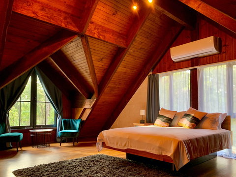 Emerald Star Cottages - Accommodation Burleigh 1