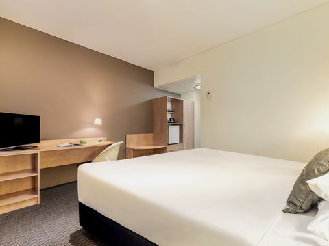 Ibis Melbourne Hotel & Apartments - Accommodation Burleigh 2