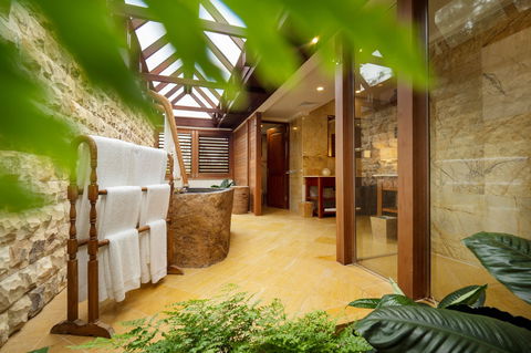 Makepeace Island - Sir Richard Branson's Australian Home - Accommodation Burleigh 3