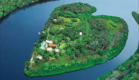 Makepeace Island - Sir Richard Branson's Australian Home - Accommodation Burleigh 6