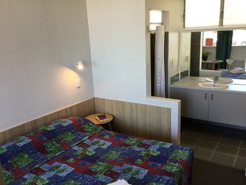 Northside Hotel - Accommodation Burleigh 6