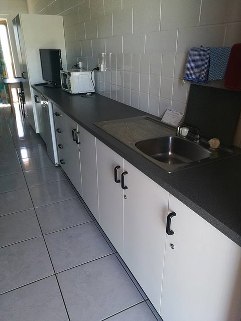 Sandpiper Motel - Accommodation Burleigh 5