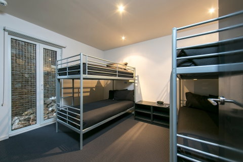 Ropers Alpine Apartments - Accommodation Burleigh 7