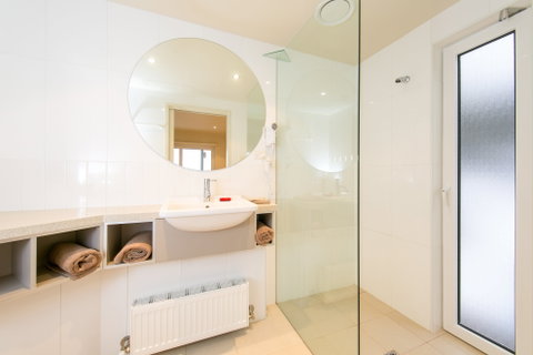 Ropers Alpine Apartments - Accommodation Burleigh 9