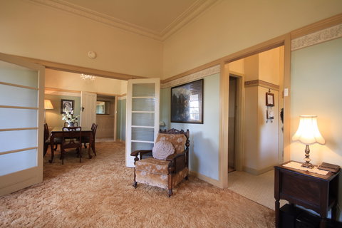 Rostrata Country House - Accommodation Burleigh 2