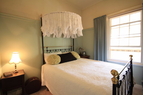 Rostrata Country House - Accommodation Burleigh 4
