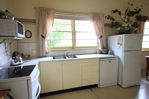 Rostrata Country House - Accommodation Burleigh 6