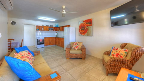 Sky View Units - Accommodation Burleigh 2