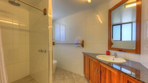 Sky View Units - Accommodation Burleigh 3