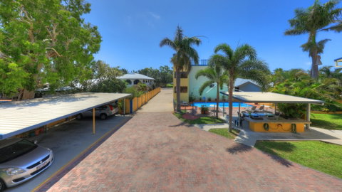 Sky View Units - Accommodation Burleigh 4