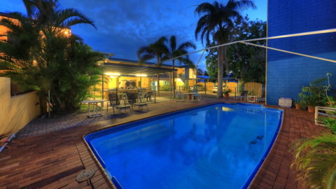 Sky View Units - Accommodation Burleigh 5