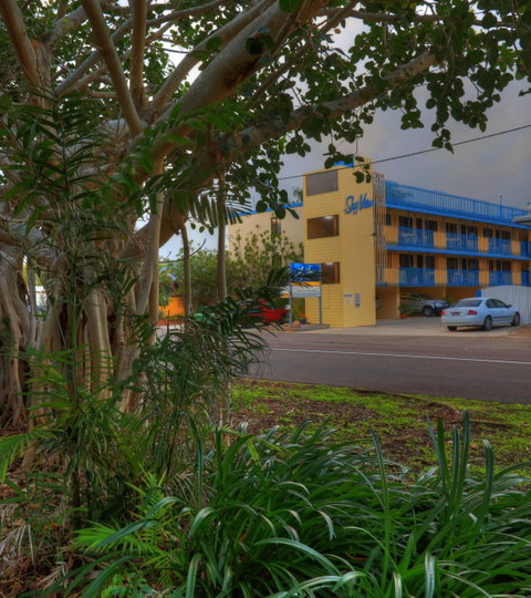 Sky View Units - Accommodation Burleigh 6