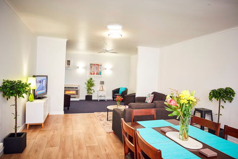 Wattle Grove Motel And Villa - Accommodation Burleigh 6