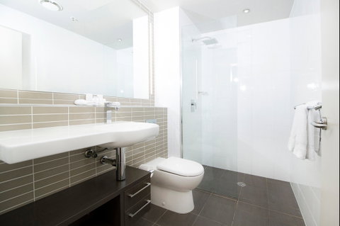 Abode Woden - Accommodation Burleigh 6