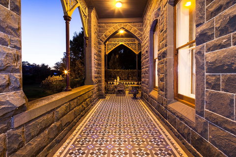 Bishops Palace - Accommodation Burleigh 2