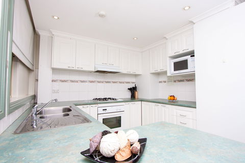Canberra Short Term And Holiday Accommodation - Accommodation Burleigh 4