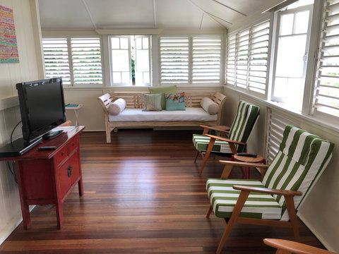 Daggoombah Holiday House - Accommodation Burleigh 1
