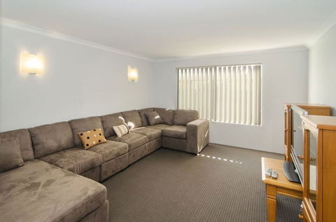Fairway Isle - Accommodation Burleigh 6