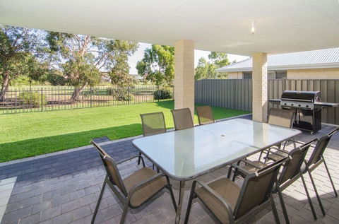 Fairway Isle - Accommodation Burleigh 8