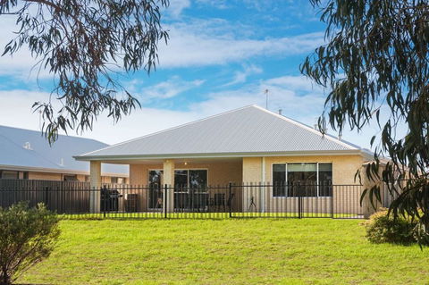 Fairway Isle - Accommodation Burleigh 9