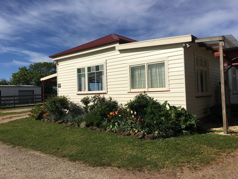 Fairview Bed And Breakfast Cottage - Accommodation Burleigh 0