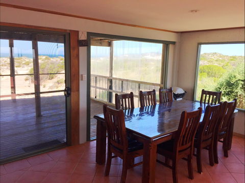 Fowlers Bay Beach House - Accommodation Burleigh 4