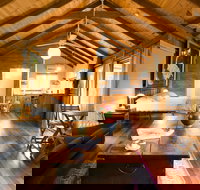 Mavis's Kitchen and Cabins - Accommodation Burleigh