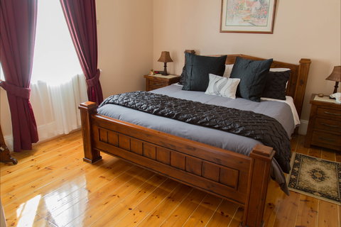 McKinley's Rest - Accommodation Burleigh 1