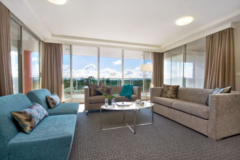 Pacific Suites Canberra - Accommodation Burleigh 2