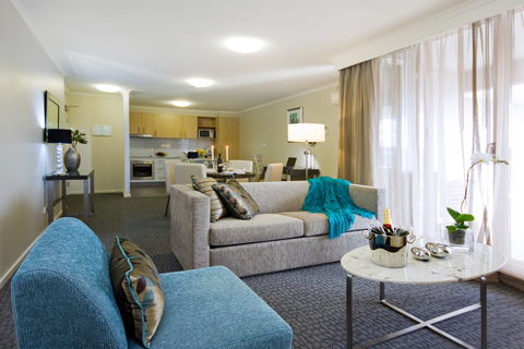 Pacific Suites Canberra - Accommodation Burleigh 5