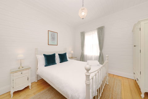 Poets Cottage - Accommodation Burleigh 2