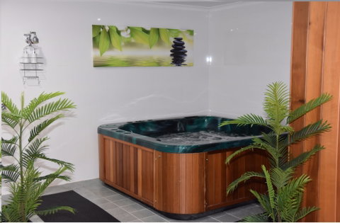 Summit Ridge Alpine Lodge - Accommodation Burleigh 4