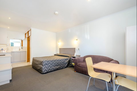 Werribee Motel & Apartments - Accommodation Burleigh 1