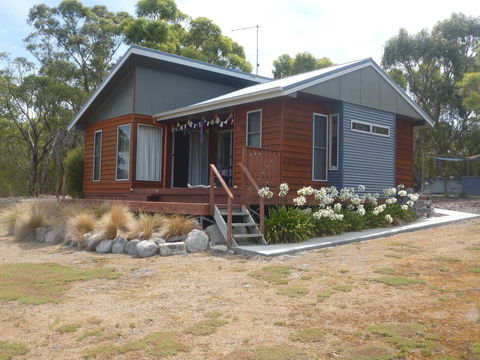 Yakkalla Holiday Cottage - Accommodation Burleigh 1