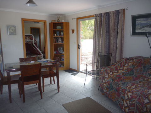 Yakkalla Holiday Cottage - Accommodation Burleigh 3