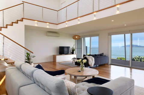 Absolute Waterfront Gerroa - Accommodation Burleigh 1