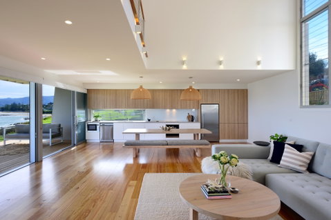 Absolute Waterfront Gerroa - Accommodation Burleigh 2