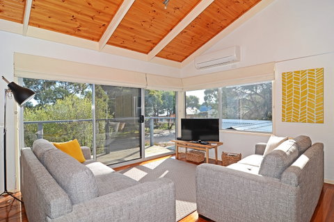 Barrakee Beach House - Accommodation Burleigh 1