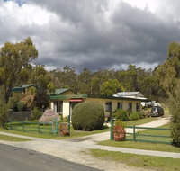 Binalong Bungalows - Accommodation Burleigh