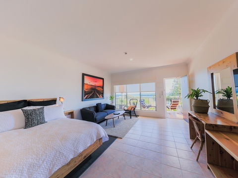 COAST Motel & Apartments - Accommodation Burleigh 0