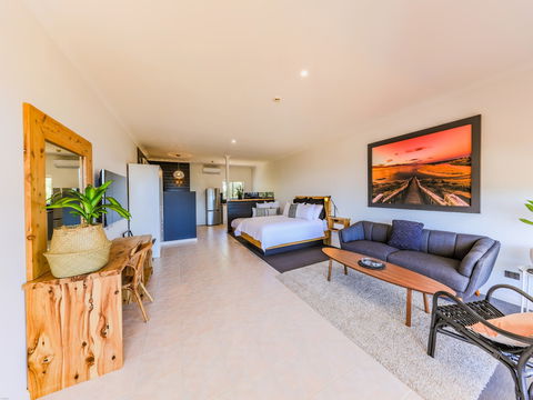 COAST Motel & Apartments - Accommodation Burleigh 1