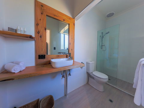 COAST Motel & Apartments - Accommodation Burleigh 2