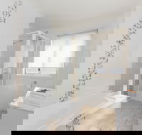 Colonial Court Villas Serviced Apartments - Accommodation Burleigh