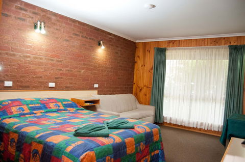 Country Roads Motor Inn Narrandera - Accommodation Burleigh 0