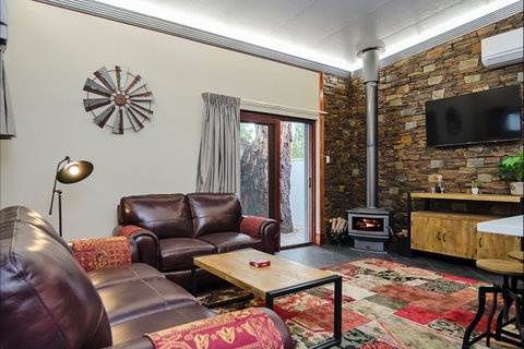 Eagle Foundry Bed & Breakfast - Accommodation Burleigh 0