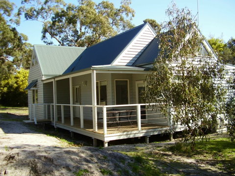 Hooked Inn Cottages - Accommodation Burleigh 0